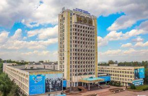 ҚазҰУ-дың ұланғайыр жері Құлыбаевтың меншігіне өтіп кеткен – депутат Базарбек