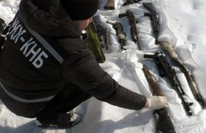 ҰҚК Алматыда автомат, тапанша мен граната жасырылған қойманы тапты