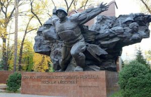 28 панфиловшы аңызбен ақиқат немесе бір тақырыпқа екі түрлі көзқарас