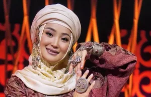 «Орамал тағатын әдемі қызбын»