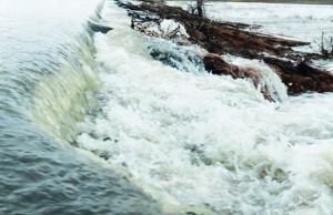 «Үлкен су келе жатыр».