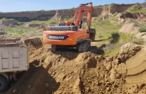 БҚО-да мердігер топырақты заңсыз қазып алып, 2,9 млн теңге залал келтірген