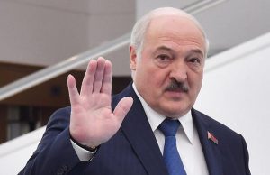 Лукашенко 37 саяси тұтқынға рақымшылық жасау туралы жарлыққа қол қойды