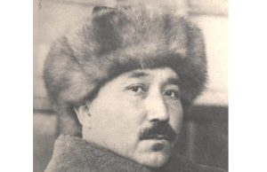 Сәкен аялаған арулар