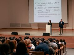 Narxoz студенттері сенатормен билік жүйесінің жұмысы туралы пікір алмасты